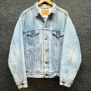 Vintage Men’s Light wash Levi’s Jacket